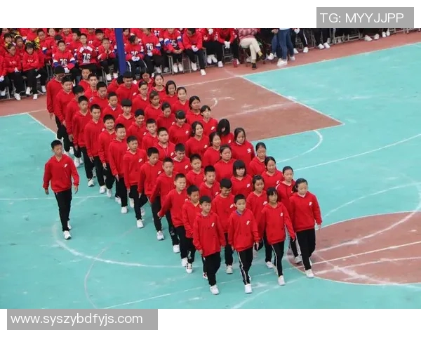 杨颖与足球明星亲密合影展现运动魅力与时尚风采的完美结合 杨颖与足球明星亲密合影展现运动魅力与时尚风采的完美结合