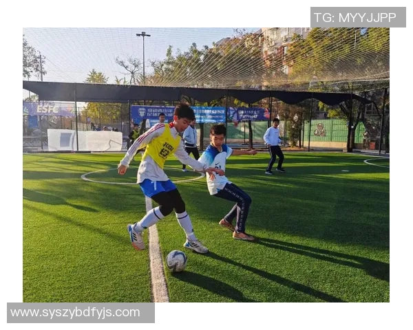 足球明星拉单杠挑战赛精彩瞬间视频播放引发热议与关注 足球明星拉单杠挑战赛精彩瞬间视频播放引发热议与关注